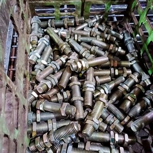 Lote siguiente: 60 Tornillos