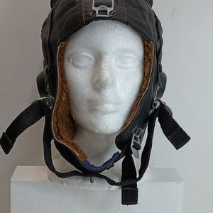 Lote siguiente: Casco de Piloto Soviético Invierno Años 80s - Talle 56