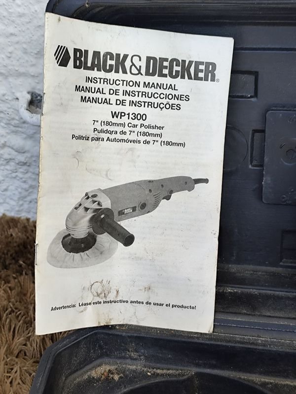 Pulidora BLACK & DECKER Modelo WP1300 de 7 pulgadas con accesorios - imagen 2
