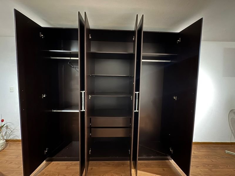 Ropero de 6 puertas en excelente condición - imagen 2