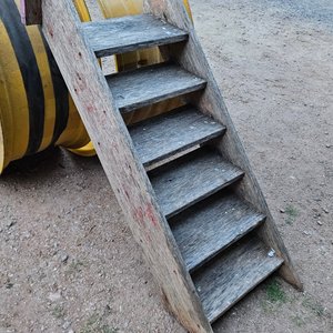 Lote siguiente: Escalera chica para casita de niña u otros