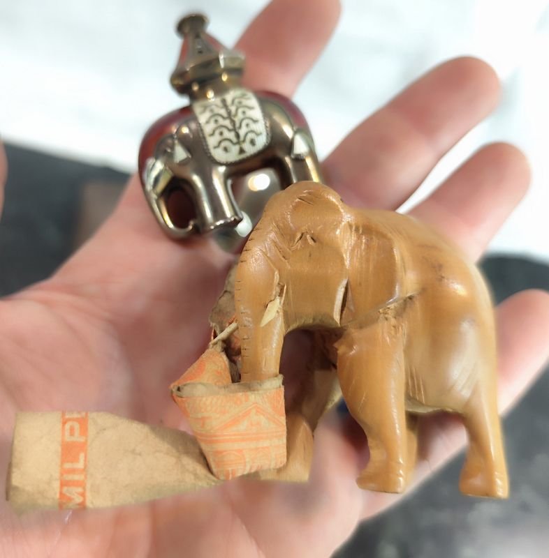 Lote de adornos pequeños variados: elefantes, perfumeros y más - imagen 2