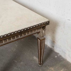 Mesa de Sala Inglesa con Tapa de Mármol y Bordes de Bronce - imagen 3
