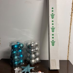 Lote anterior: Árbol de Navidad con Adornos Nuevos en Caja