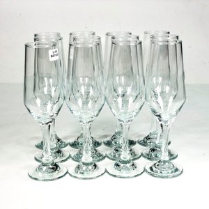 Lote siguiente: Juego de 12 Copas Flauta Hialinas de Cristal