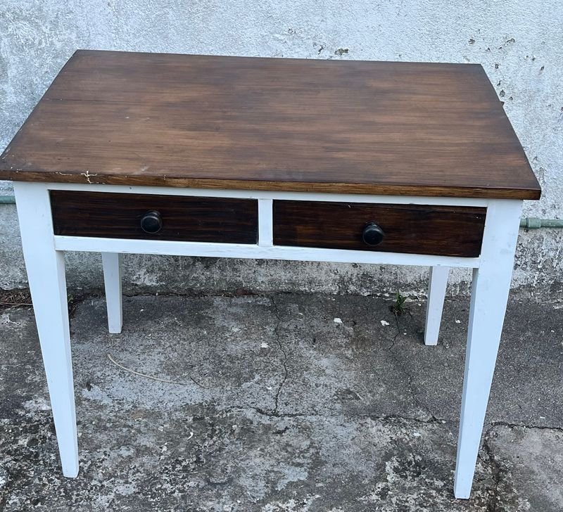 Mesa de dos cajones en buen estado - imagen 6