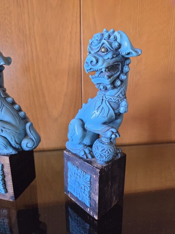 Estatua de perros en resina con ojos brillosos - imagen 4