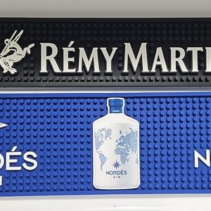 Lote siguiente: Dos Salvamanteles/Escurridores de Barra Rémy Martin y Nordés Gin