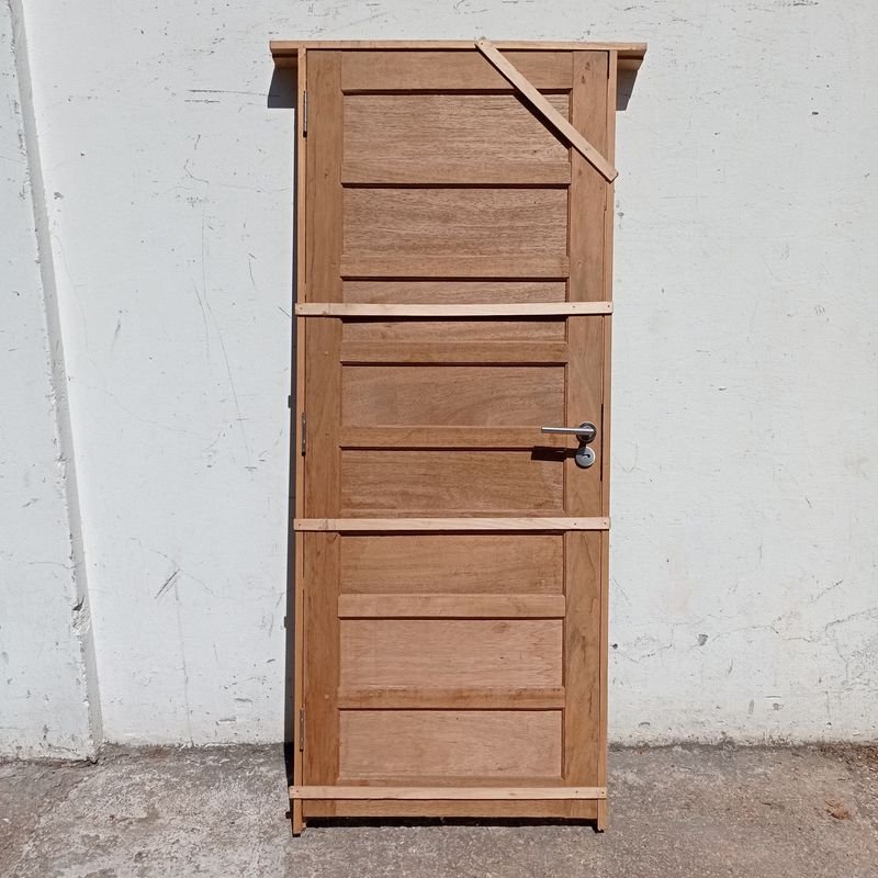 Puerta exterior de madera con cerradura y llaves - imagen 4