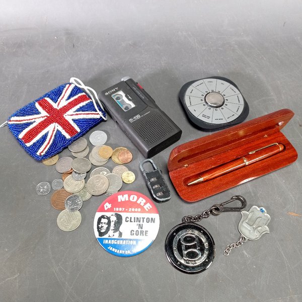 Lote de Colección: Bolígrafo, Grabadora Sony, Pin Clinton, Monedas y Más - imagen 1