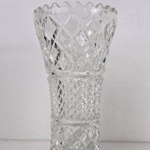 Lote de Floreros y Jarrón Decorativo en Cristal Tallado y Hielera Metálica - imagen 6