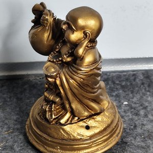 Figura de Buda Sonriente en Cerámica Dorada - imagen 7