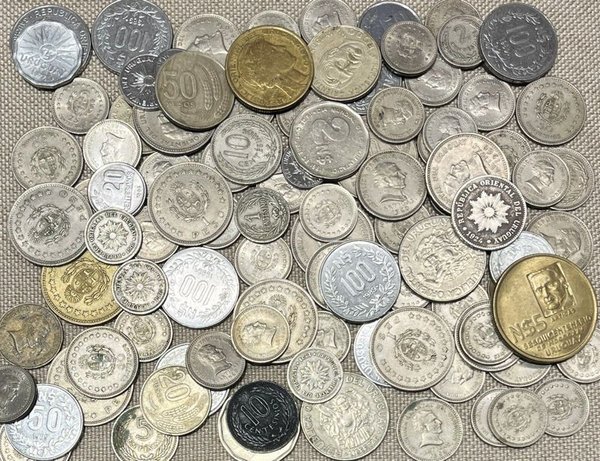 Lote de Monedas Uruguayas Varias - Colección en Buen Estado