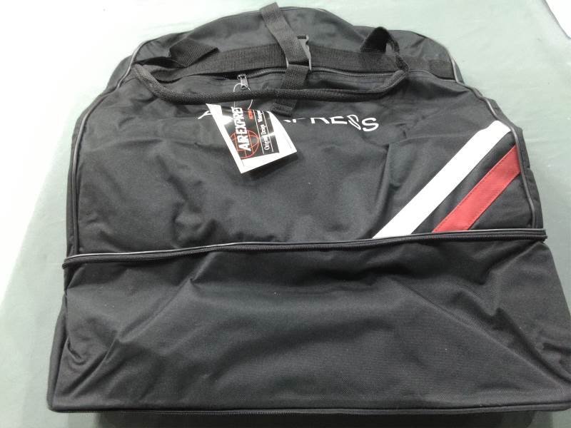 Bolsos de Viaje Negros con Ruedas y Detalles Deportivos