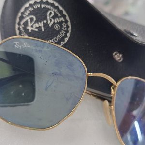 Anteojos de Sol Ray-Ban Hexagonal Dorados con Estuche - imagen 3