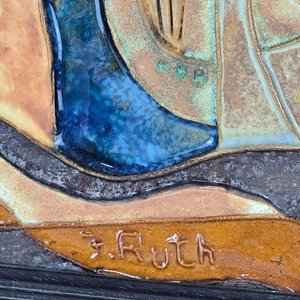 Cuadro con Relieve Cerámico Pintado a Mano Firmado J. Ruth - imagen 4