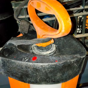 Sulfatadora Naranja Stihl SG 31 y Herramientas Varias en Cajón - imagen 4