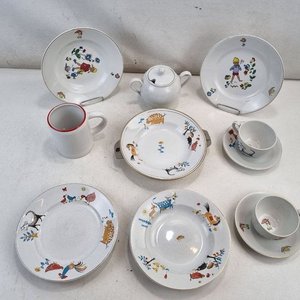 L 499 - 9 Piezas - Conjunto de vajilla infantil en porcelana 'Olmos', industria uruguaya, con divertidos motivos de animales y niños, ideal para coleccionar o para el uso diario (9 piezas) - imagen 3