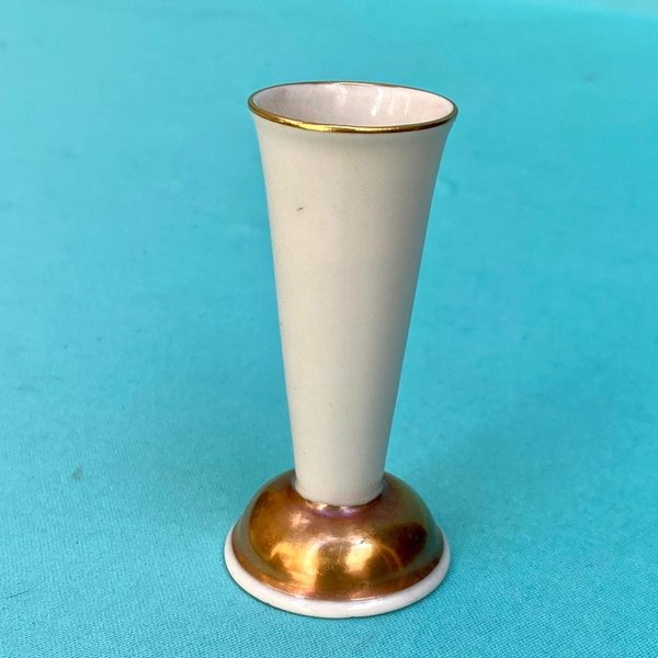 Antiguo jarrón alemán de cerámica con diseño delicado - imagen 1