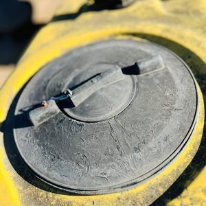 Fumigadora Industrial Amarilla con Tanque Grande y Manómetro - imagen 3