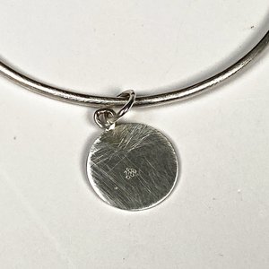 Pulsera Esclava de Plata con Medallón Grabable - imagen 3