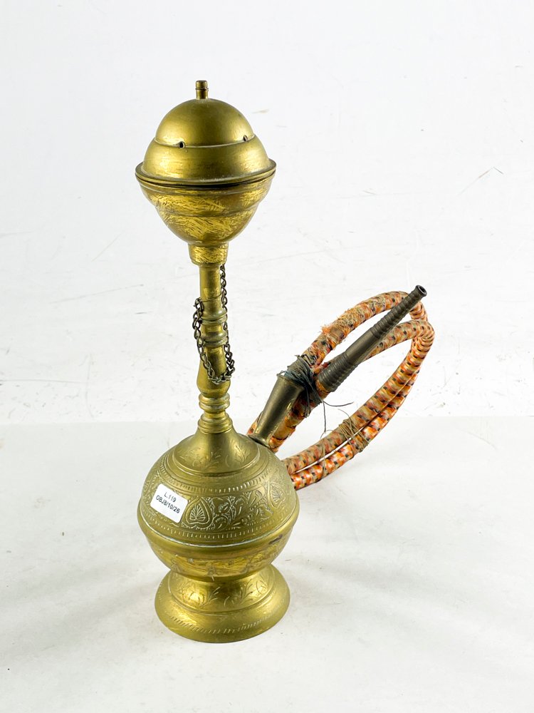 Narguila Antigua de Bronce con Grabados y Manguera Decorada