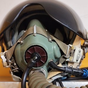 Casco de Piloto Soviético ZSH-5 con Máscara de Oxígeno KM-34 - imagen 2