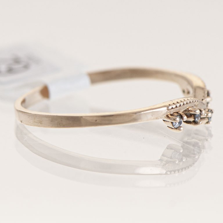 Anillo de oro con diamantes - imagen 2