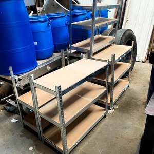 Cinco Estanterías Metálicas Desarmables con Estantes de MDF - imagen 2