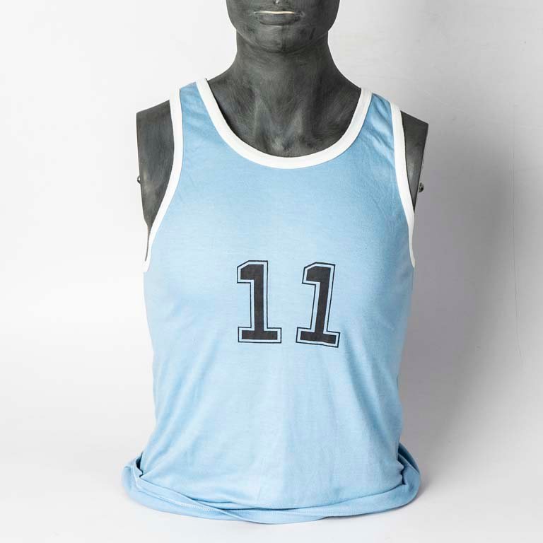 Lote siguiente: Camiseta de baloncesto de la selección de Uruguay de la marca GAROS