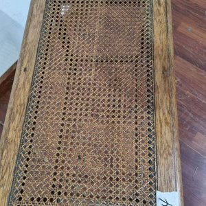 Banquetilla de Descanso Clásica en Madera con Asiento de Esterilla - imagen 4