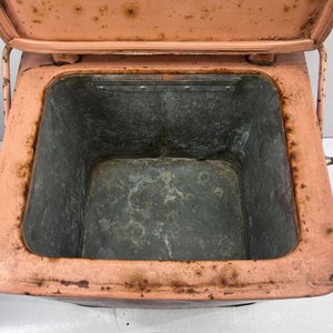 Antigua Heladera Portátil Rosa con Destapador - imagen 10