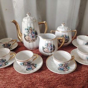 Juego de Café Vintage con Escenas Románticas y Bordes Dorados - imagen 6