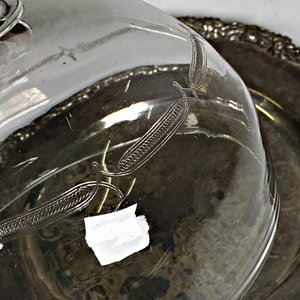 Quesera Antigua de Cristal con Plato de Metal Plateado - imagen 5
