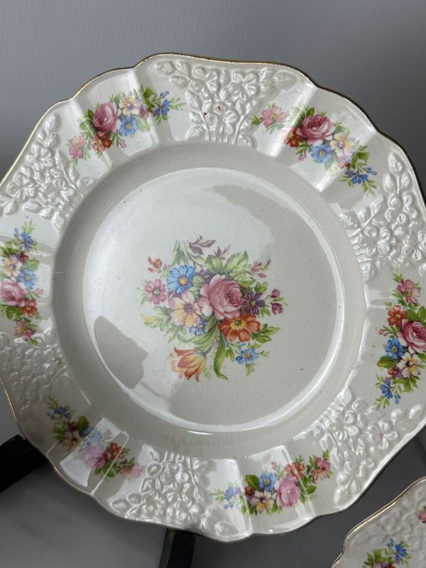Servicio de té en loza inglesa con decoración floral - imagen 3