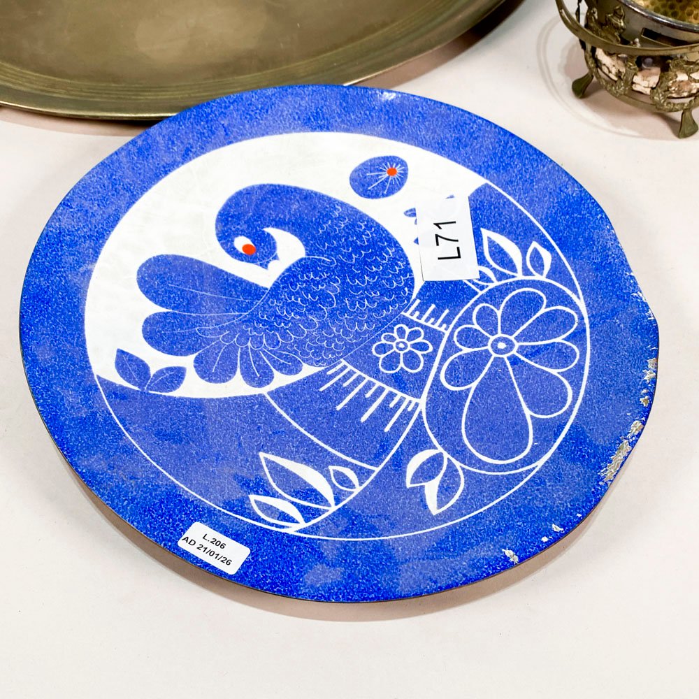 Bandeja metálica decorativa y accesorios de metal - imagen 2