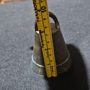 Cencerro Antiguo de Bronce con Martillo - imagen 4