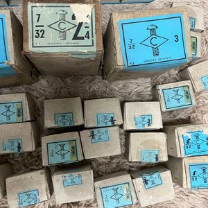 Lote de 51 Cajas de Tornillos de Industria Uruguaya - imagen 4
