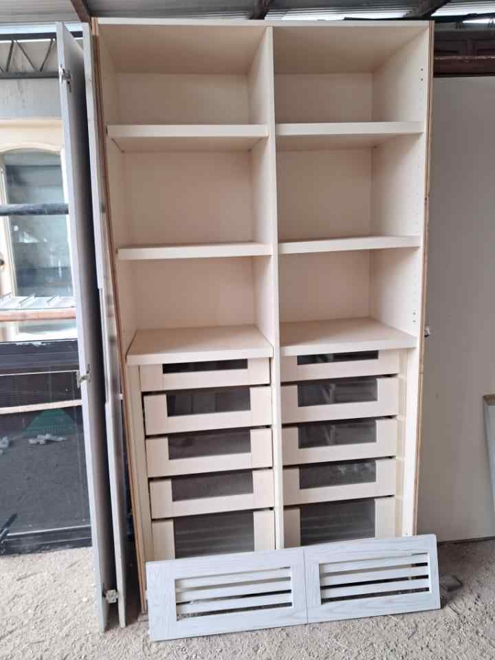 Mueble Organizador Blanco con Estantes y Cajones