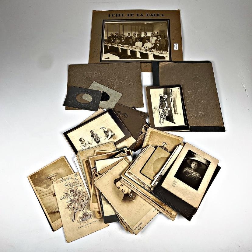 Lote de Fotografías Antiguas: Hotel de la Barra y Retratos