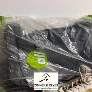 Botas de Goma Negras y Championes Deportivos Blancos y Naranja - imagen 5