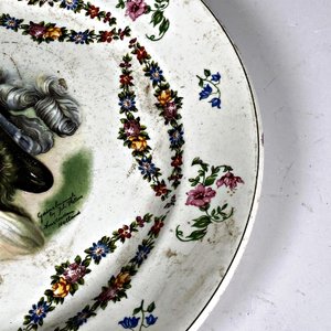 Plato de Loza Inglesa con Retrato de Dama y Flores - imagen 4