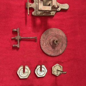 Lote anterior: Balanza Antigua con Pesas de Metal