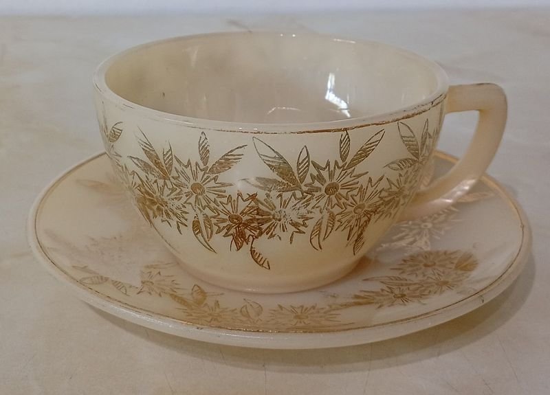 Tazas de té opalinadas con diseño floral en oro - imagen 2