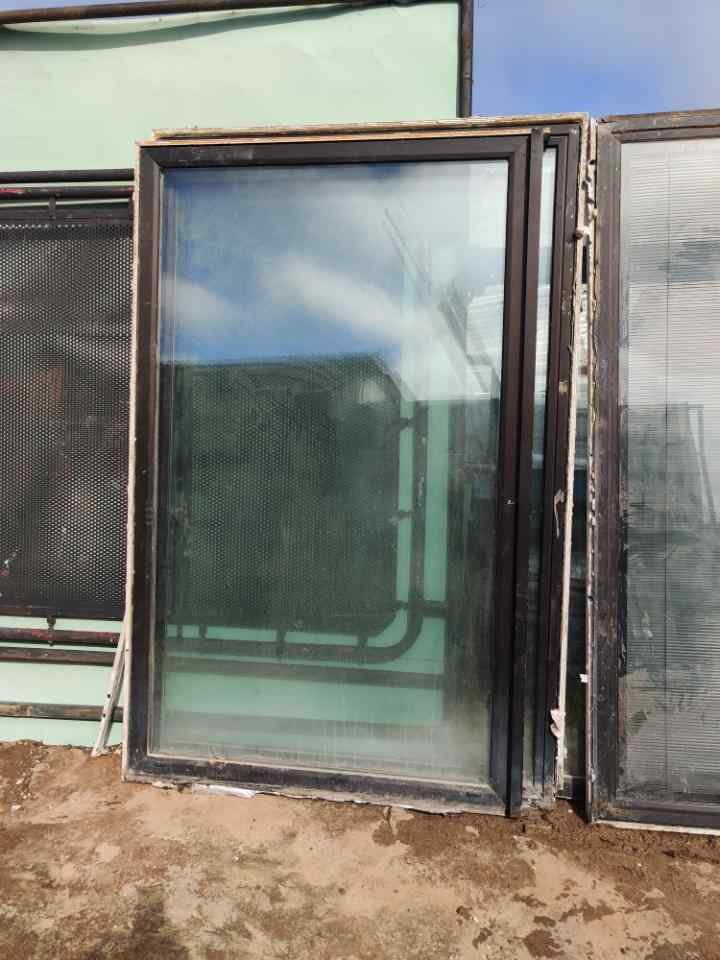 Ventana de Aluminio con Doble Vidrio
