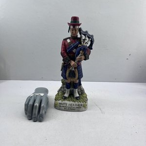 Botella de Whisky White Heather con Figura de Gaitero Escocés - imagen 1