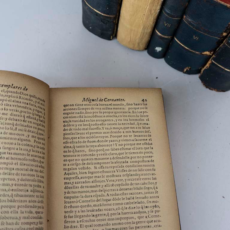 Obras completas de Cervantes en siete tomos encuadernados - imagen 2