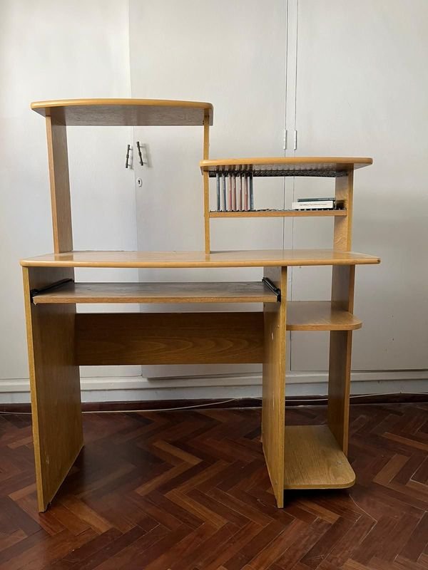 Escritorio de mesa PC con espacio para discos - imagen 3