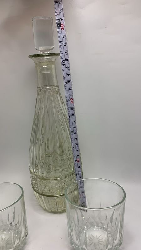 Botellón antiguo en cristal y dos vasos - imagen 2