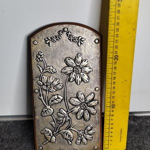 Set de 6 Posavasos de Peltre con Soporte de Madera y Cuadro Decorativo - imagen 4